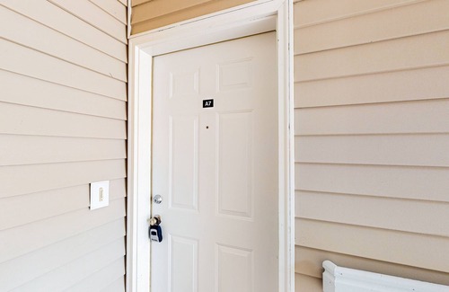 Olympia Apartment | Sunlit getaway with a deck, washer/dryer, & full kitchen