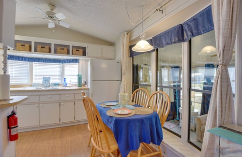 Braden River Cottage | Sunlit Sarasota Cottage w/Screened Porch!
