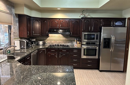 Paradise House | Sunlit Villa - Sophisticated, Luxurious, Elegant, minutes from the Strip