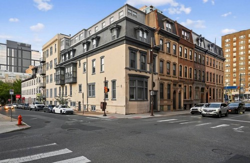 Center City West Apartment | Sunny 1/1 | Center City | Sofa Bed | Sleeps 4