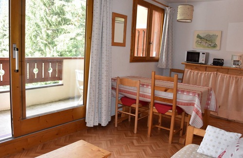 Pralognan-la-Vanoise Apartment | Sunny 2-Bedroom Apt with Large Balcony, Near Shops & Cable Car