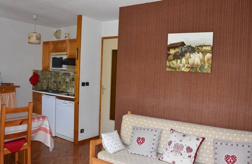 Pralognan-la-Vanoise Apartment | Sunny 2-Bedroom Apt with Large Balcony, Near Shops & Cable Car
