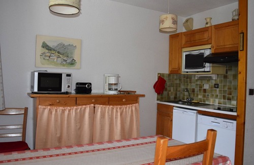 Pralognan-la-Vanoise Apartment | Sunny 2-Bedroom Apt with Large Balcony, Near Shops & Cable Car