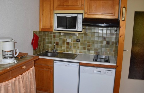 Pralognan-la-Vanoise Apartment | Sunny 2-Bedroom Apt with Large Balcony, Near Shops & Cable Car
