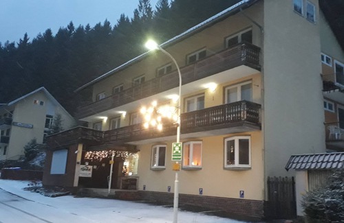 Wildemann Apartment | Sunny 3 Bedroom apartment with balcony sleeps 8