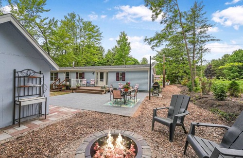 Interlochen House | Sunny 3BR w/Firepit + Game Yard | Walk to Green Lake