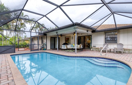 Riviera Beach House | Sunny 3BRD Private Screened In Pool On The Golf Course!