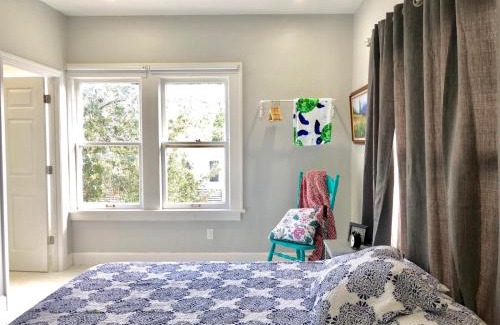 East Little Havana House | Sunny and Charming Suite next to MIA