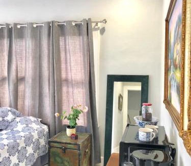 East Little Havana House | Sunny and Charming Suite next to MIA