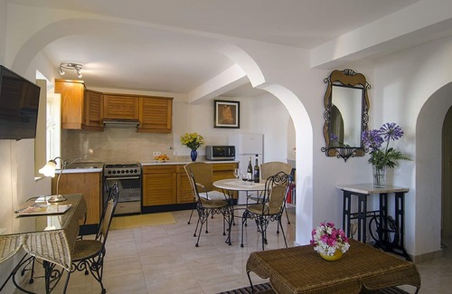 Ferragudo Apartment | sunny ap. for 2-6 people, exclusive 1a location directly on the beach by the sea