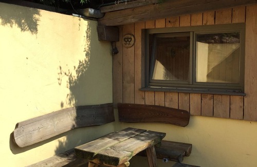 Muensingen Apartment | Sunny apartment with a large covered balcony and a great view of the valley