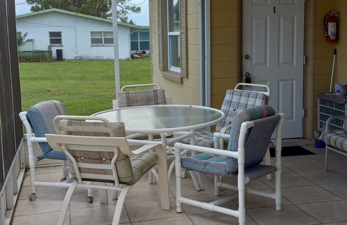 Warm Mineral Springs Apartment | Sunny Apartments a block from Warm Mineral Springs