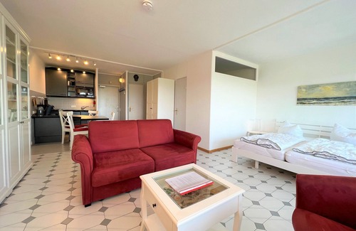 Sierksdorf Apartment | Sunny balcony until sunset