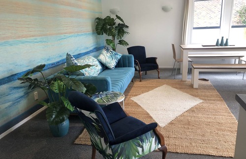 Mairangi Bay House | Sunny Beach Retreat in Mairangi Bay