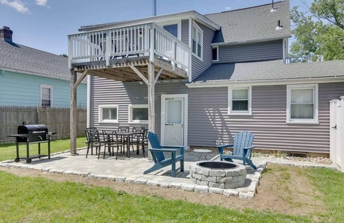 West Haven Apartment | Sunny Beachside Retreat - Steps from the Sand, Minutes from Downtown New Haven