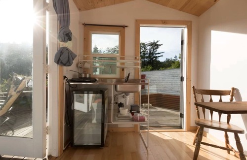 Santa Cruz House | Sunny bungalow with deck