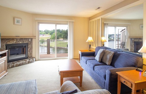Osage Beach Resort | Sunny Condo 204 w/ Full-Sized Kitchen, Grill, & Deck Overlooking the Lake