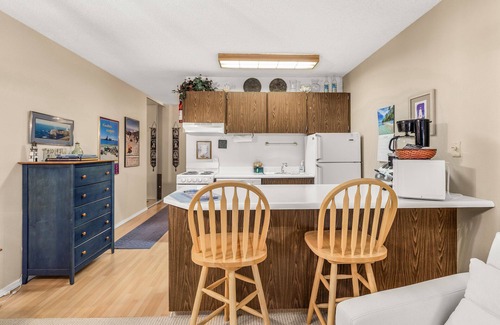Lincoln City Condo | Sunny Delighthouse – Ocean View Condo with Pool Access, easy beach access, cozy Interior!