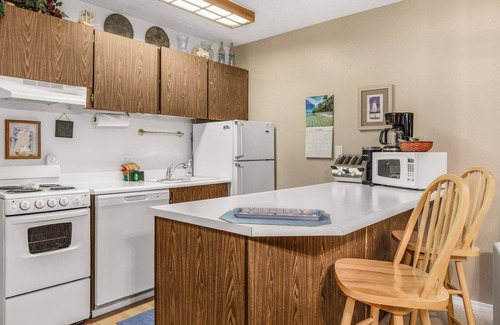 Lincoln City Condo | Sunny Delighthouse – Ocean View Condo with Pool Access, easy beach access, cozy Interior!