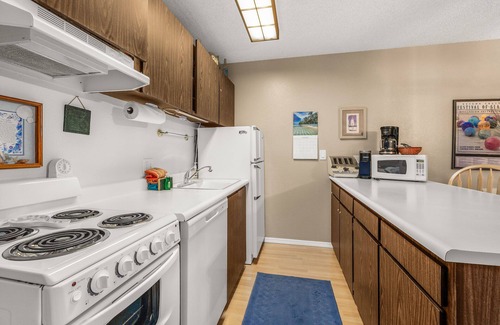 Lincoln City Condo | Sunny Delighthouse – Ocean View Condo with Pool Access, easy beach access, cozy Interior!
