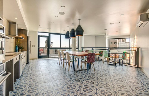 Yesler Terrace Apartment | Sunny First Hill Jr 1BR w/Gym, Roof & Lounge, nr Downtown, by Blueground
