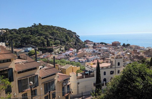 Arenys de Mar Apartment | Sunny flat near the beach