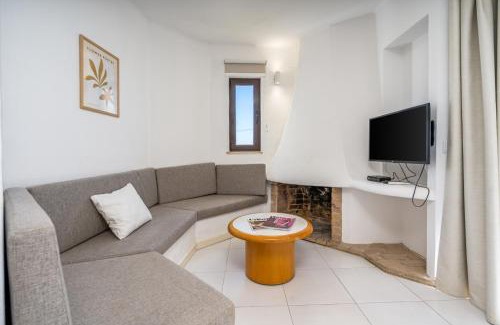 Alpouvar Apartment | Sunny Flat with a Balcony & Pool by HostWise