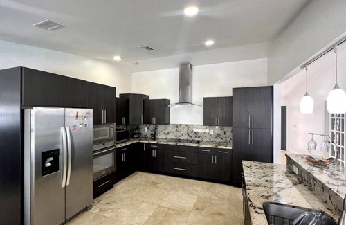 Tamiami House | Sunny Getaway: Relaxing Miami Home