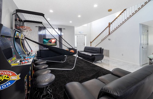 Crescent Lakes House | Sunny Hideaway Villa