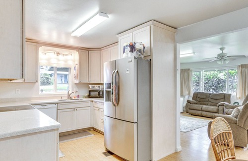 Hilo House | Sunny Hilo Home w/Game Room: Walk to Golf Course!