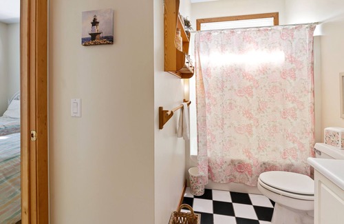 Orient Point House | Sunny home near beaches and ferry with beach access, jetted tub, grill, porch