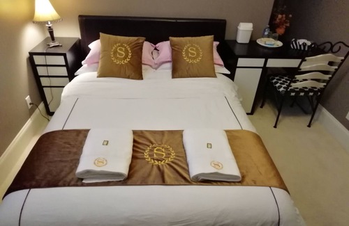 Surrey Bed & Breakfast | Sunny Island by White Rock B&B