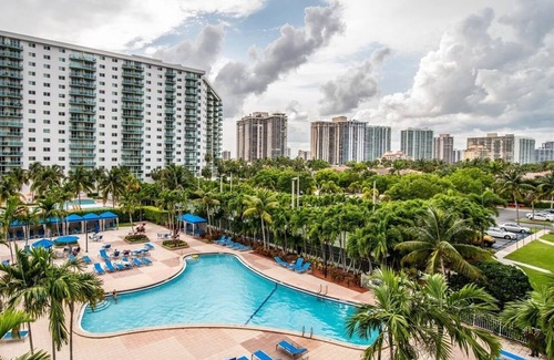 Golden Beach Condo | Sunny Isles Beach Condo: Spacious, Modern, Sleeps 6+, Steps to Ocean