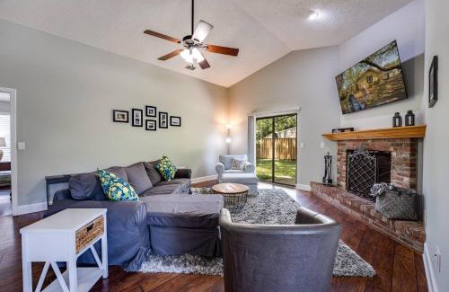 Doctors Inlet House | Sunny Lemon