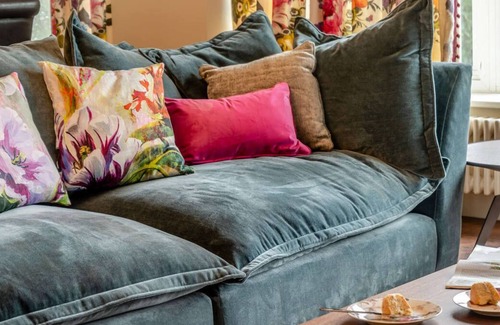Llanrhidian House | Sunny Marshes in the beautiful Swansea