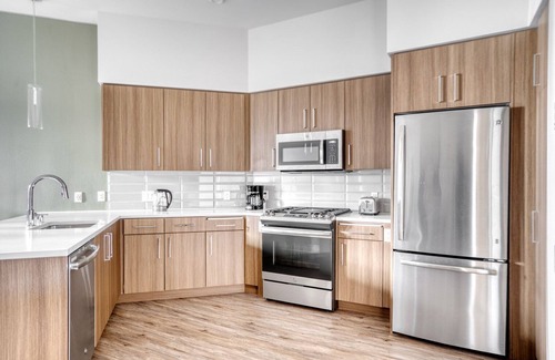Centennial Apartment | Sunny Redwood City 1BR w/W/D, Gym & A/C, nr Caltrain, by Blueground