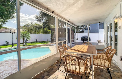 Greater Northdale House | “Sunny Retreat” Pool & mini Golf