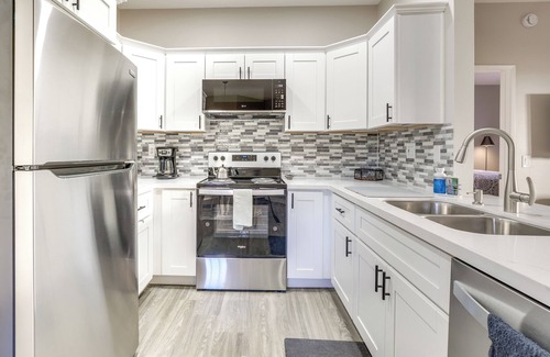 San Diego Condo | Sunny San Diego Condo w/Pool Access Near Wineries