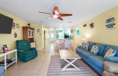 Riviera Beach Condo | Sunny Seaside Townhouse - Your Perfect Summer Escape
