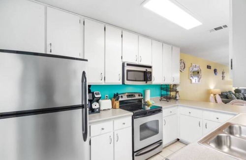 Riviera Beach Condo | Sunny Seaside Townhouse - Your Perfect Summer Escape
