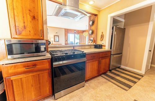 Manistique House | Sunny Side U.P.: Fall Into Relaxation at Sunny Side U.P. – Perfect for Scenic Views & Cozy Nights