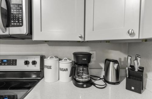 Walsingham House | Sunny Spacious 4BR Comfort Pool