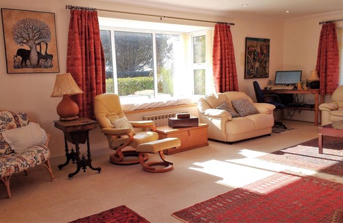 Les Martins House | Sunny spacious bungalow & garden near cliff paths and beaches.