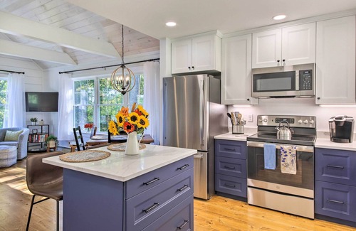 Sandy Point Cottage | Sunny Stockton Springs Home < 1 Mi to Beach!