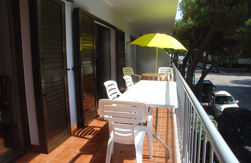 Platja d'Aro Apartment | Sunny terrace and a short distance from the beach.