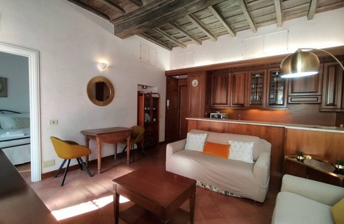 Repubblica Apartment | Sunny Trevi house with cute terrace and A/C !
