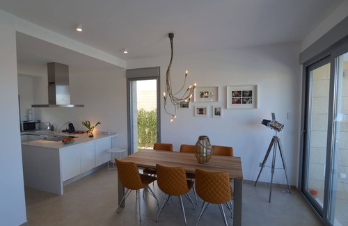 Lo Rufete Villa | Sunny Villa with Fenced Garden