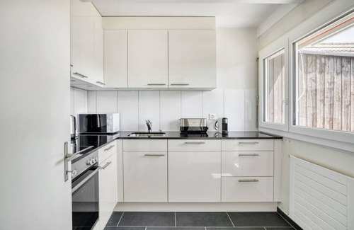 Sihlfeld Apartment | Sunny Wiedikon 2.5 Room w/Storage, 1 min to Market, by Blueground
