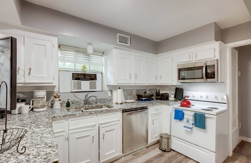 Willis House | Sunny Willis Escape w/Deck & Lake Access!