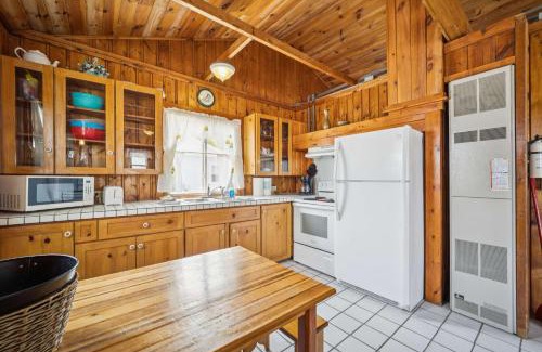 Greenbush Apartment | Sunnyside 2BR 1BA Relaxing Lakefront Retreat